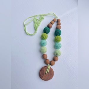 Woman’s chew beads / teething necklace. Handmade in New Zealand. Non toxic.